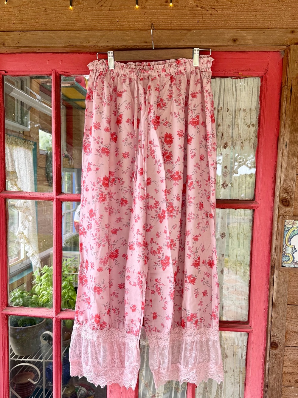 Women’s Pink Floral Lace-Trim Sleep Pants